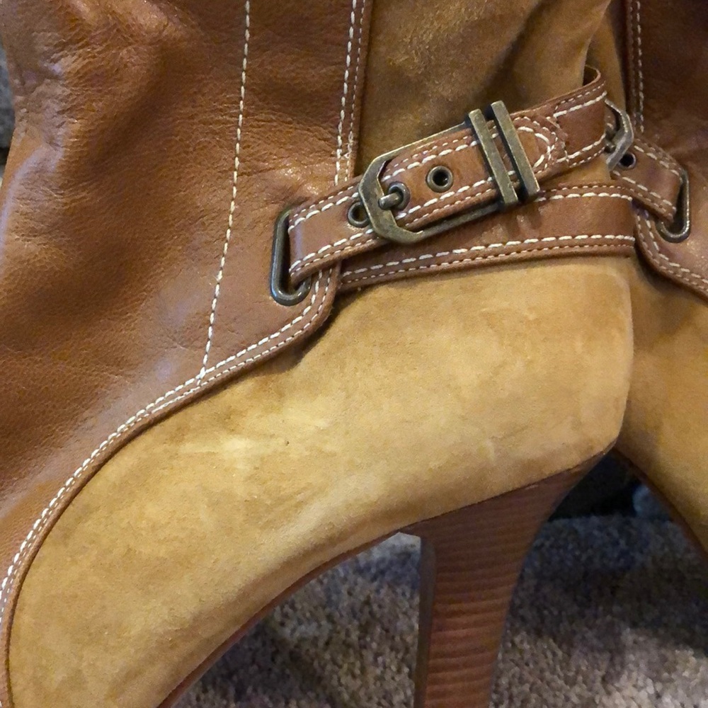 Cole Haan mid-boots. BEAUTIFUL. LIKE NEW - Picture 2 of 4